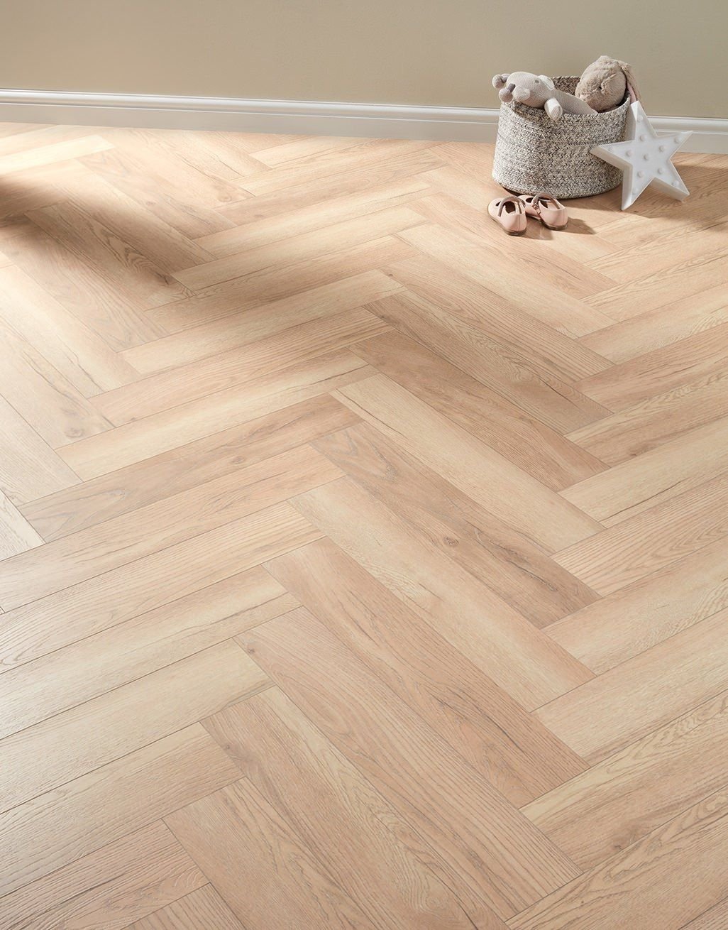 Herringbone Elegant Oak Wooden Flooring